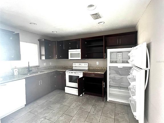 3rd image of 1820 East Dr #1820