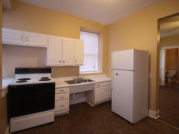 5th image of 1132-1134 S Brook St #B01