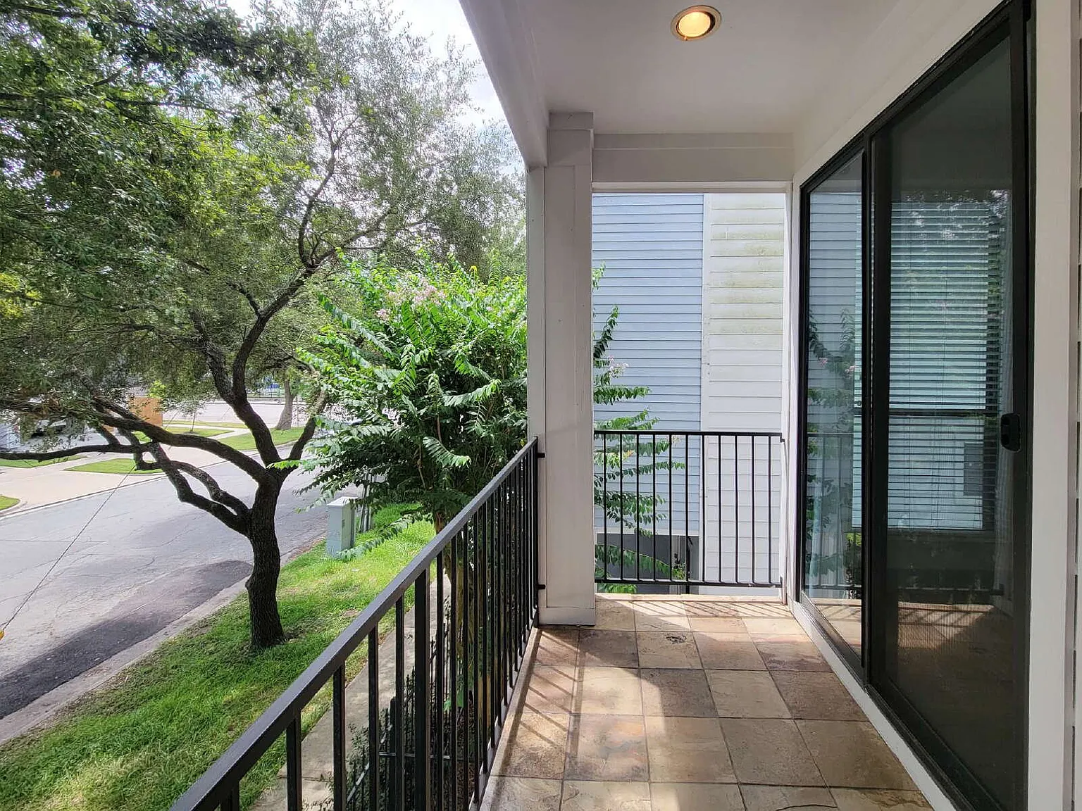 3 bed, 3.5 bath, 1777 sqft, $2,450 — Photo 3
