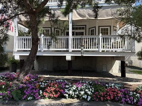 4th image of 649 Bay Ave #1