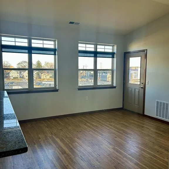 122-128 Wisconsin St #128 WISCONSIN STREET — Photo 3