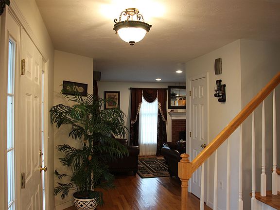 04_FrontFoyer