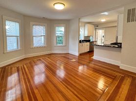 17 Ashland St