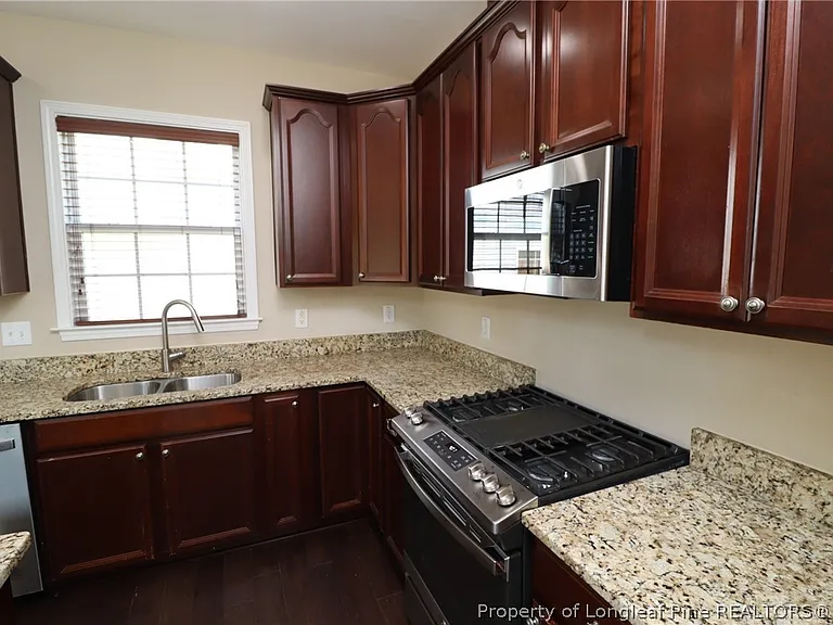 1015 Katie Ln — Photo 14