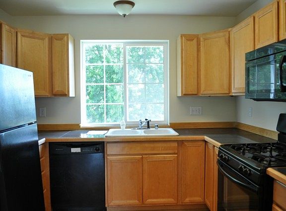 5th image of 2342 S Cushman Ave