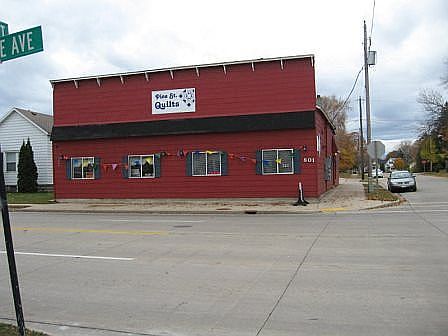 3rd image of 801 Marinette Ave