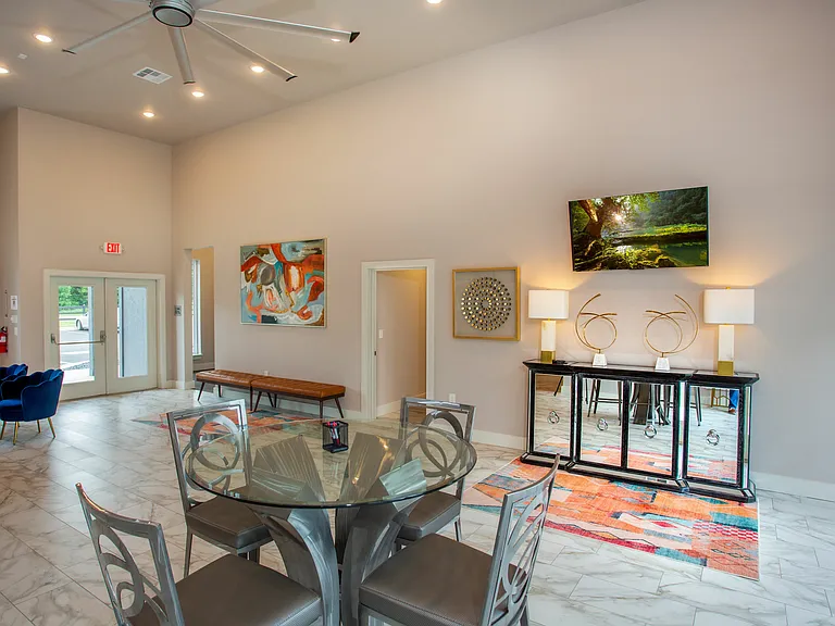 Crown at Seven Oaks Apartment Homes — Photo 38