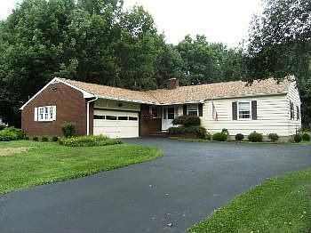 1st image of 8 Manor Dr