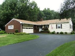 8 Manor Dr, Newton, NJ 07860