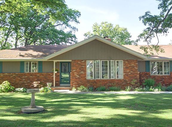 3rd image of 152 Sunrise Ct