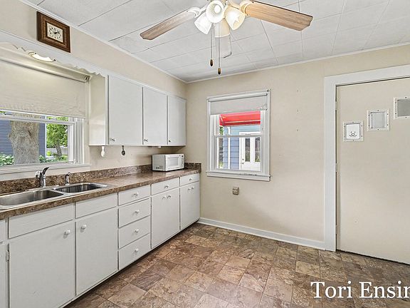 5th image of 2125 E Montcalm St