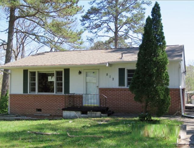 1st image of 812 Lafayette Dr