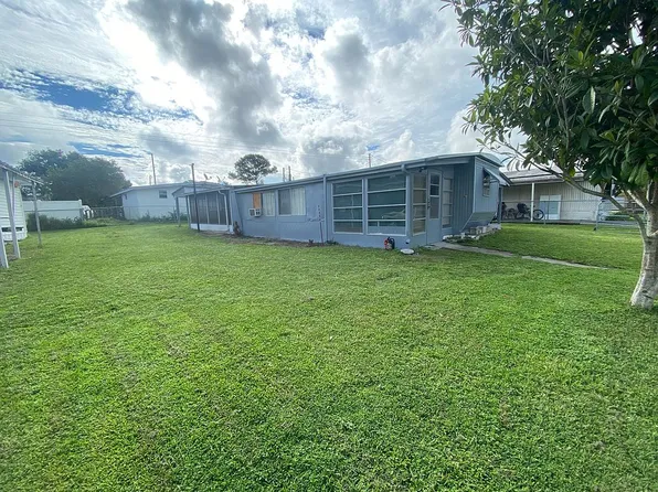 6236 Midland St, Zephyrhills, FL 33542