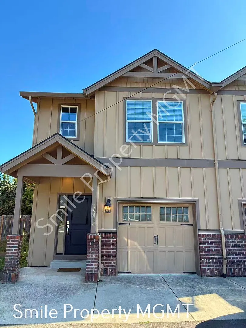 A beautiful 3 bedrooms and 2.5 bathrooms townhouse located in Milwaukie city. — Photo 2