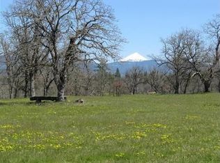 444 Ayres Rd, Eagle Point, OR 97524