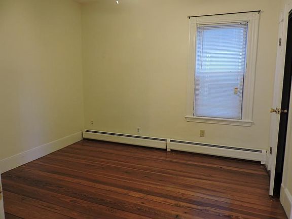 4th image of 62 Berkshire St