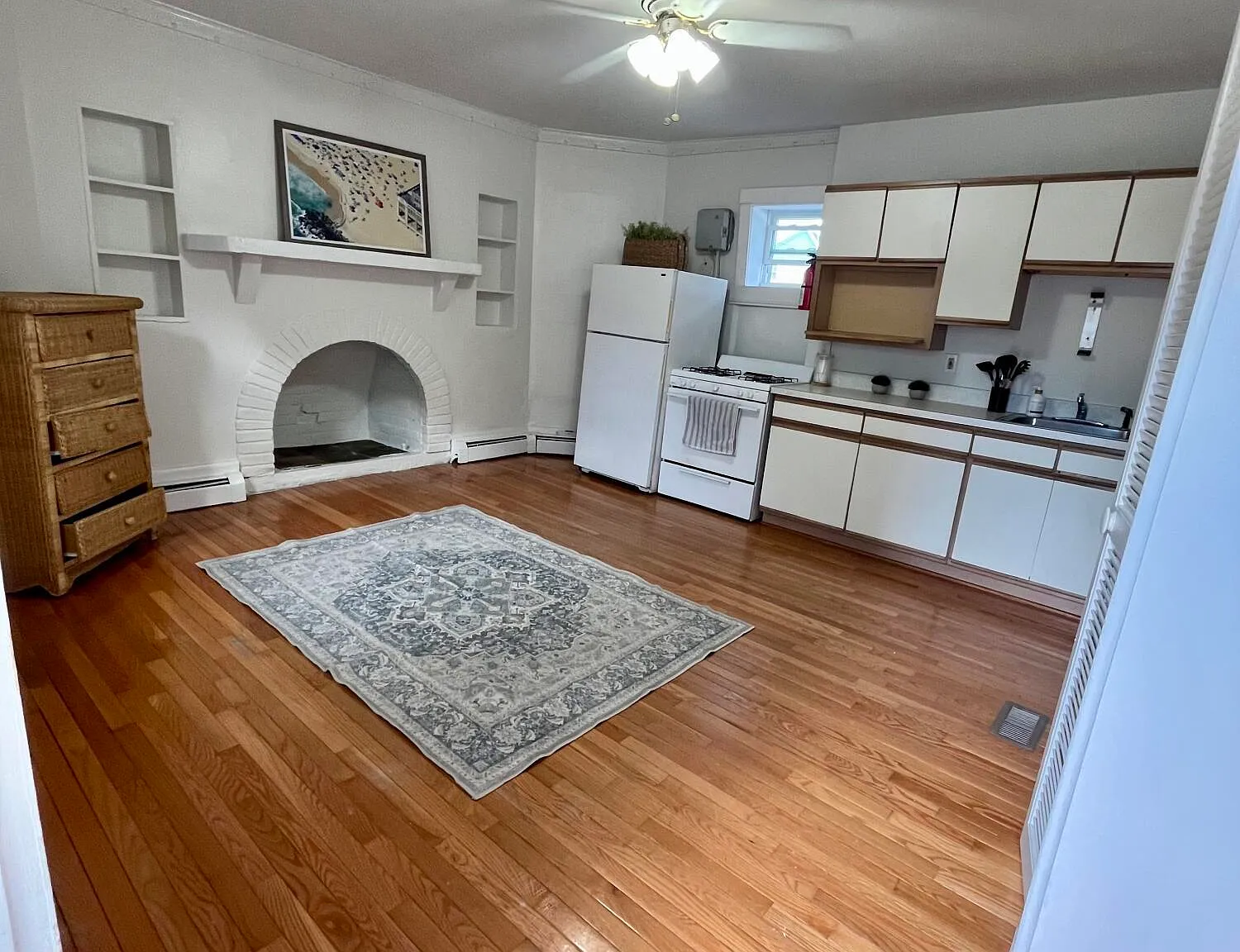 Studio, $1,600 — Photo 3