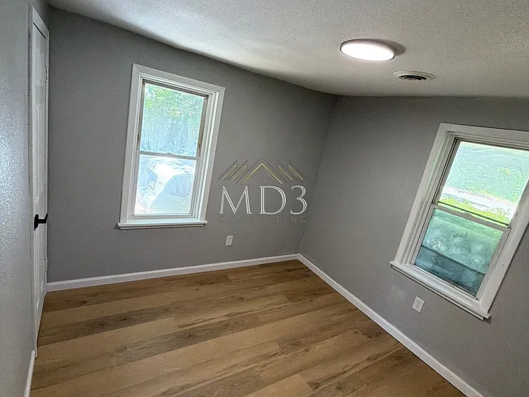 10019 Lord Dr — Photo 2