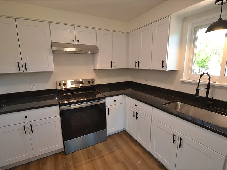 405 Garfield Ave — Photo 3
