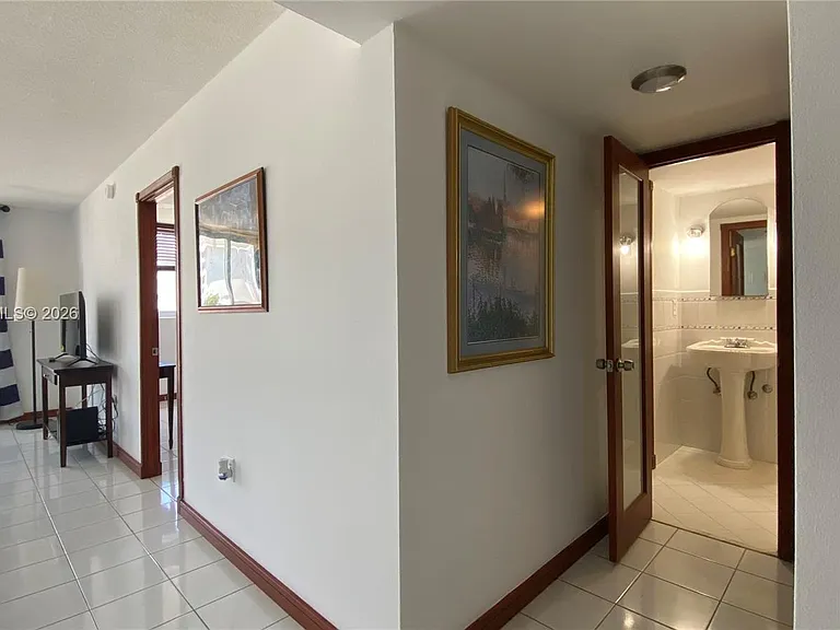 401 Ocean Dr #722 — Photo 13