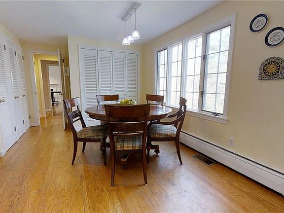 5th image of 8 Tamarack Dr