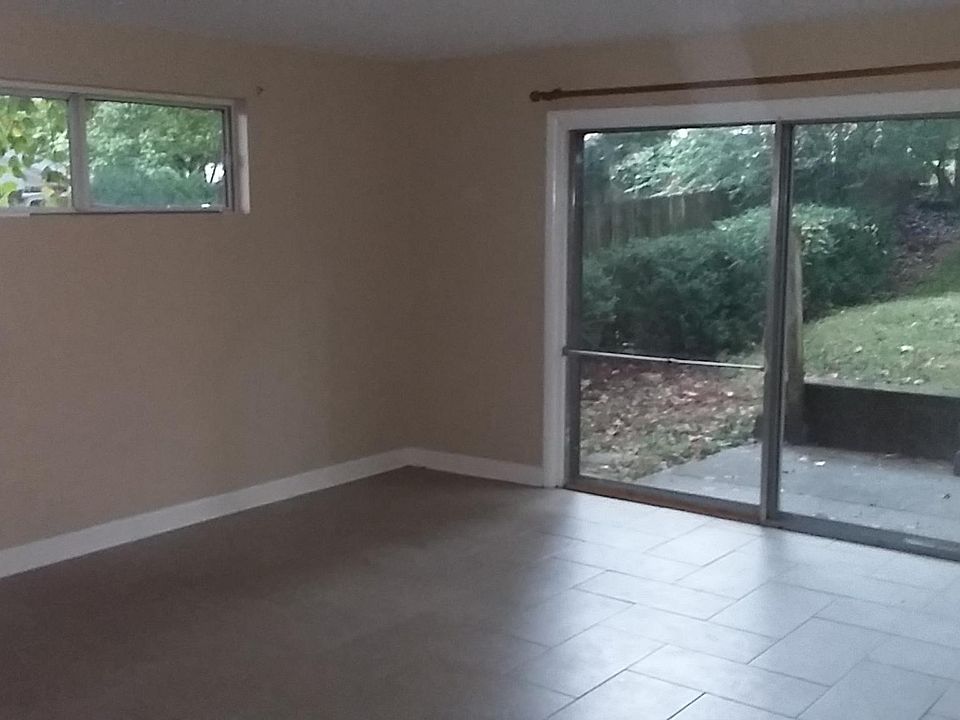 2nd image of 5015 Aspen Hill Rd