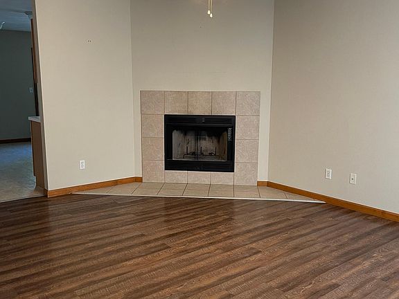 2nd image of 121 Autumn Pine Dr #121
