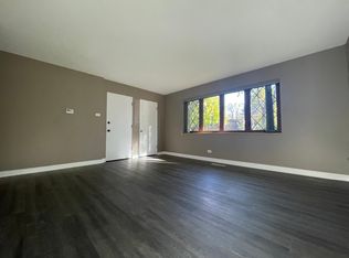 148 E Quincy St #1, Riverside, IL 60546