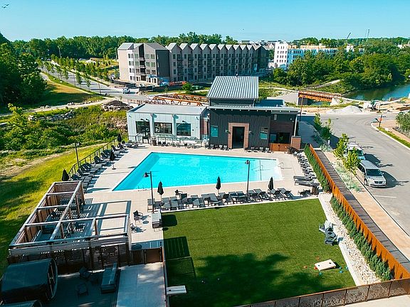Quarry Trails Pool & Clubhouse 2