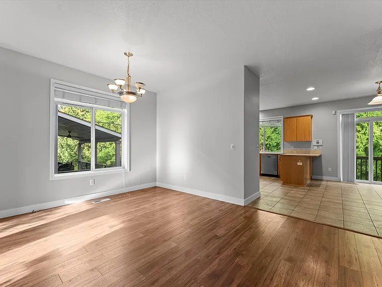 315 S 34th Pl — Photo 10