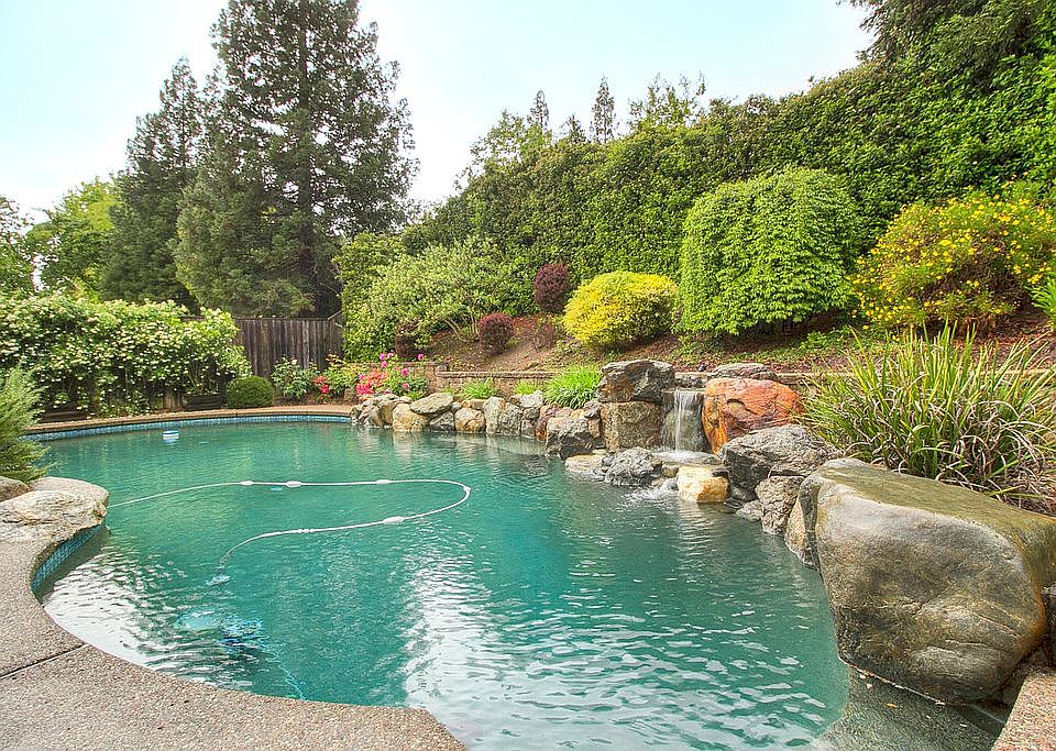 2nd image of 2641 Prestwick Dr
