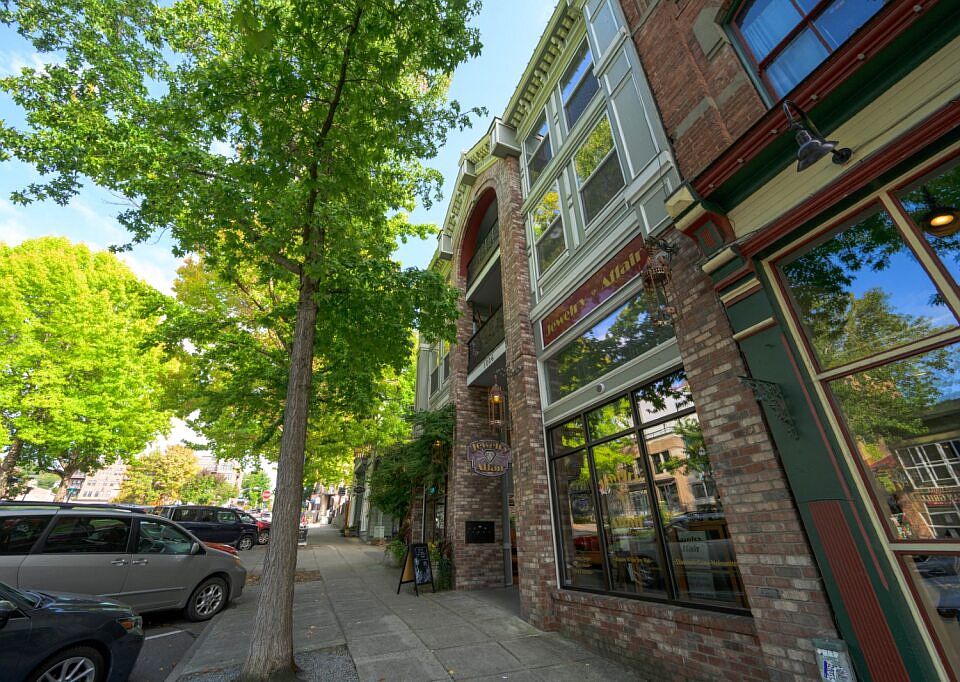 2nd & 3rd floor unit above Jewelry Affair in Downtown Fairhaven