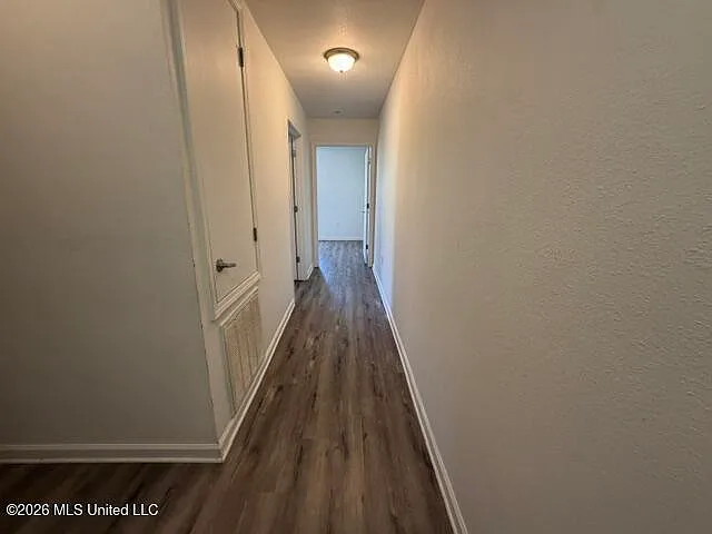 716 Layton Dr — Photo 8