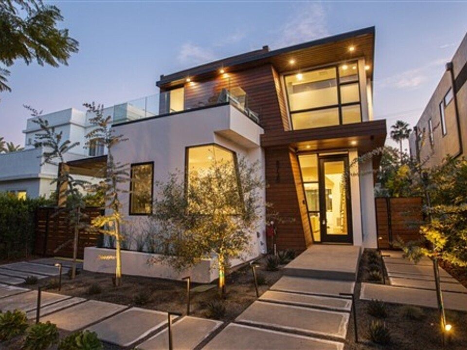 1st image of 8720 Rosewood Ave