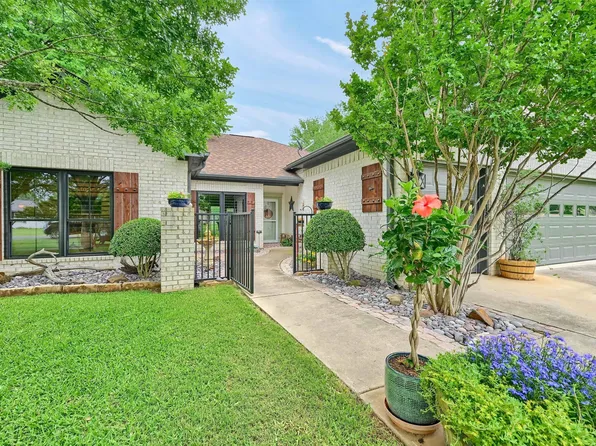 218 Cayuga Trl, Lake Kiowa, TX 76240