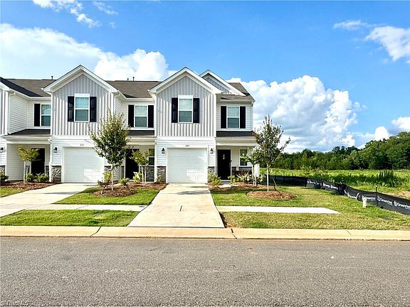 3rd image of 227 Plumtree Ct