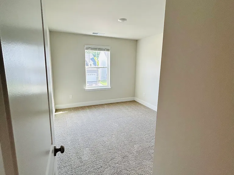 128 Wappinger Ter — Photo 11