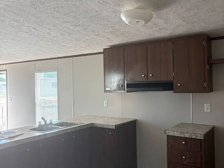 300 Pearl St #47 — Photo 3