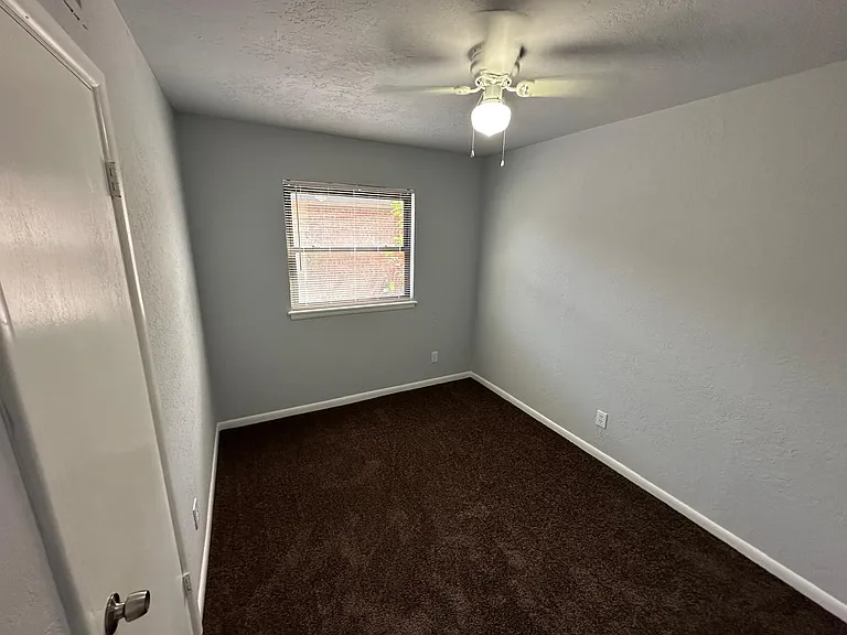 4313 NW Hoover Ave — Photo 9