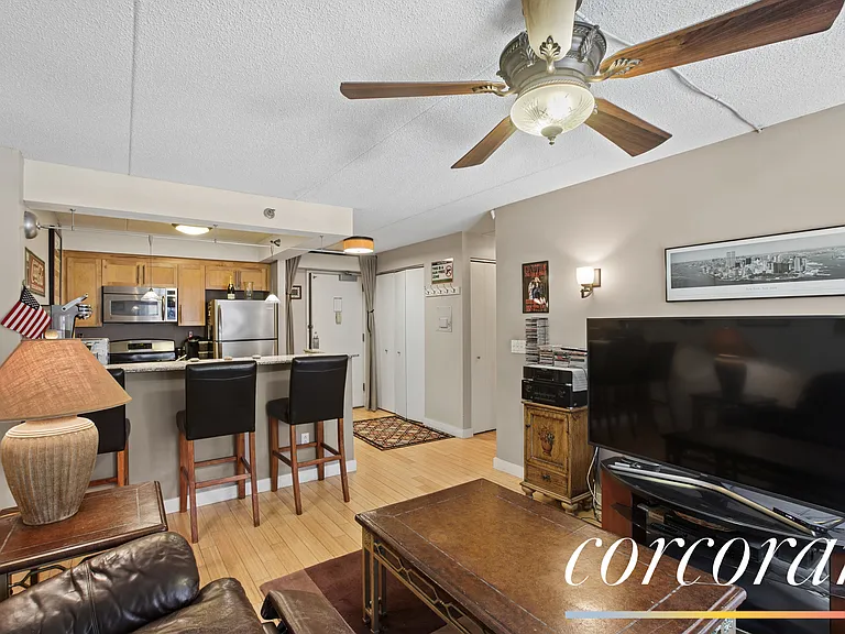 516 W 47th St #S3G — Photo 3