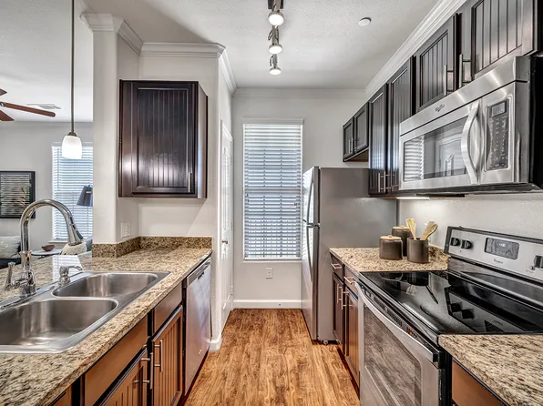 Avenues at Creekside