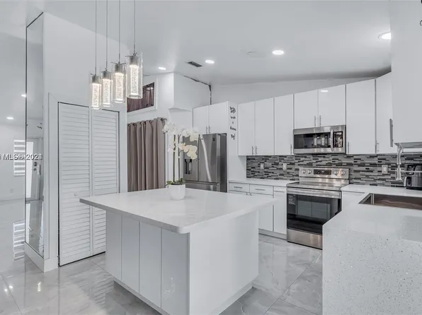 14574 SW 98th Ter, Miami, FL 33186