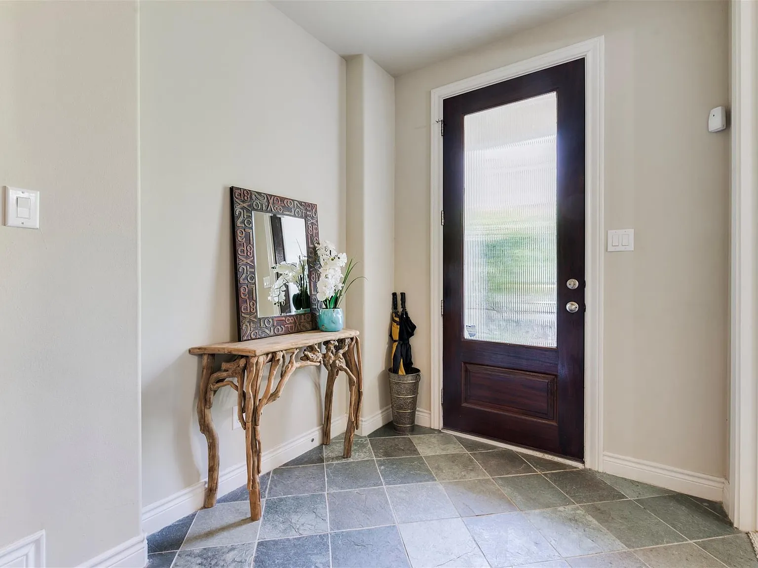 3 bed, 3.0 bath, 2228 sqft, $3,595 — Photo 4