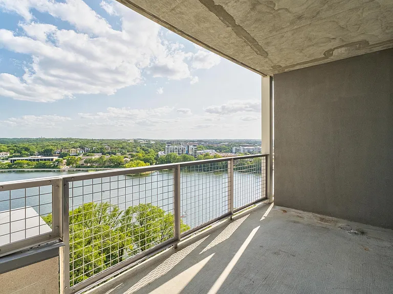 54 Rainey St #1201 — Photo 27