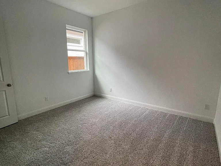 4424 Hammerstein Blvd — Photo 32