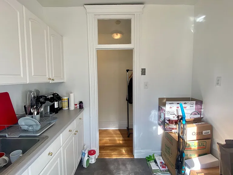 110 Warren St #18 — Photo 15