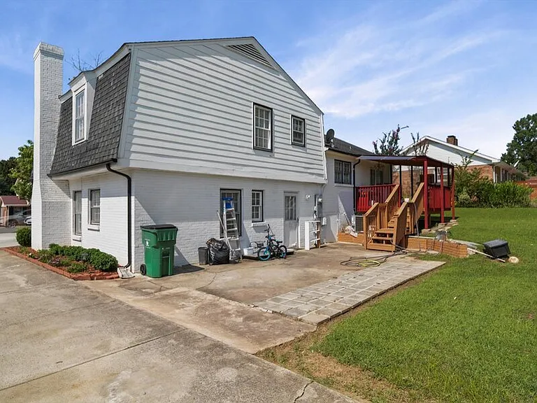 335 Meadowdale Ln — Photo 36