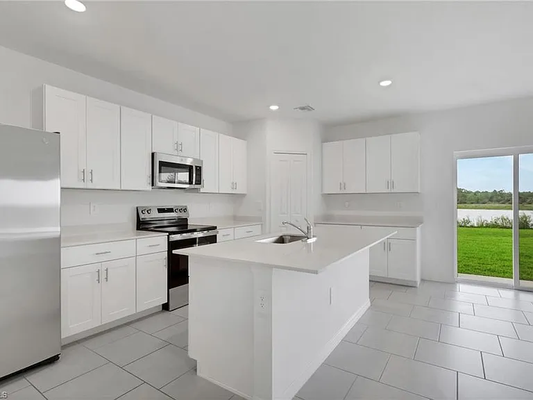 19550 Fairhill Ct — Photo 11