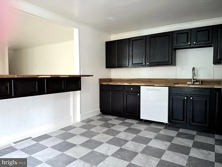 424 Lippincott Ave #B — Photo 9
