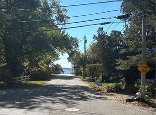 2 Hope Ln W, Barrington, RI 02806